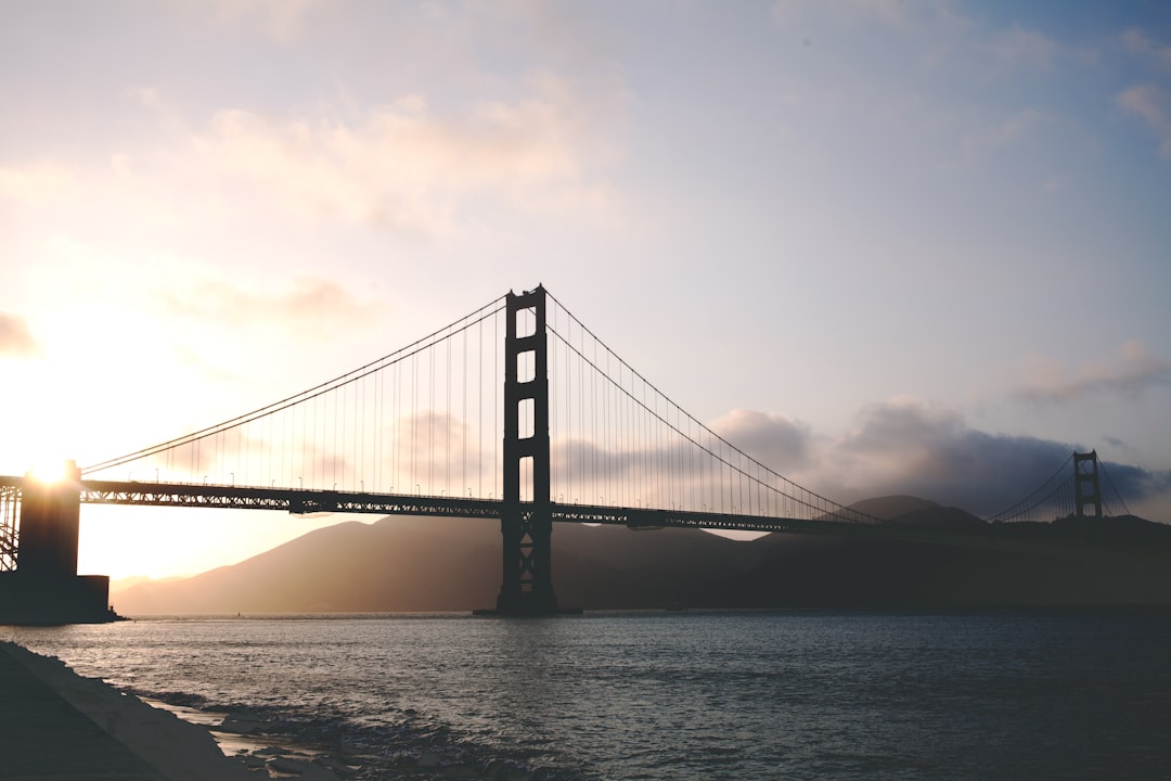 Golden Gate Bridge au coucher du soleil