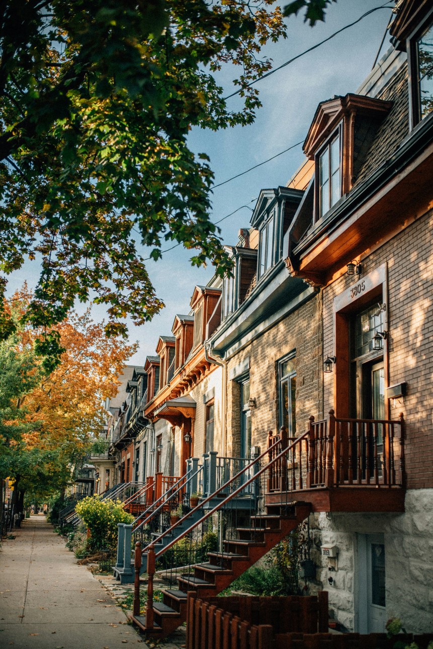 Vue du Vieux-Port de Montreal au crépuscule