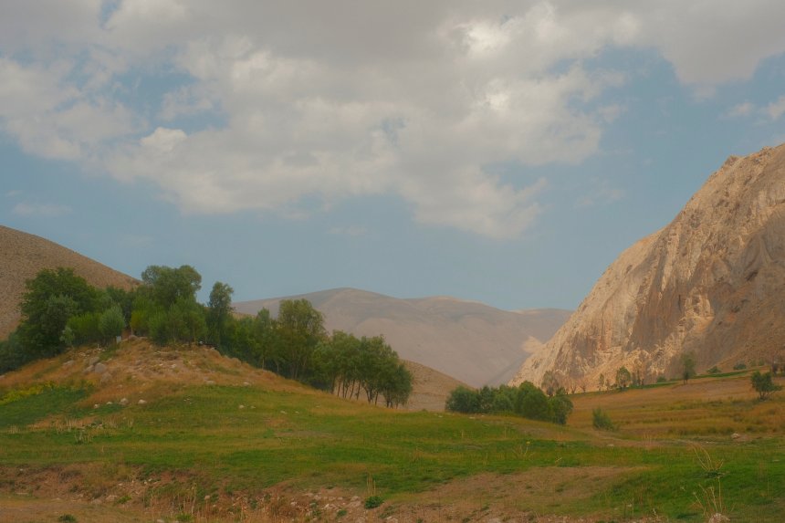 Paysage naturel du parc national proche de Türkmenbaşy avec faune et flore locale